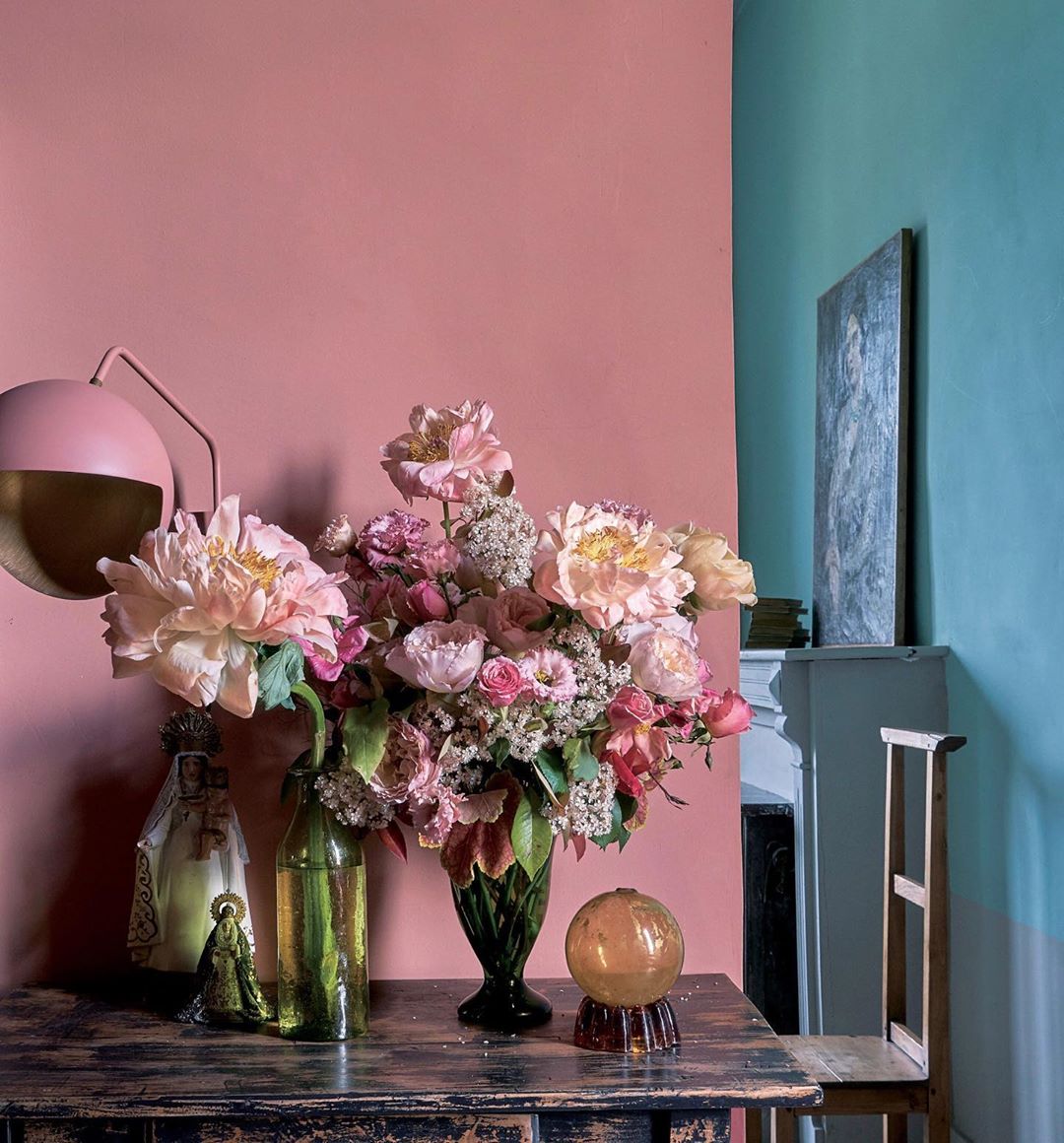 Elledeco ステイホームをきっかけに部屋に花を飾る人も増えたはず エル ジャポン11月号では パリジェンヌの花のある暮らしや インテリアをグレードアッ Magmoe