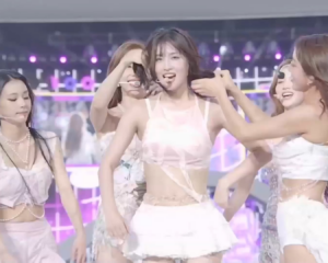 Momo can never rest when the other members are around