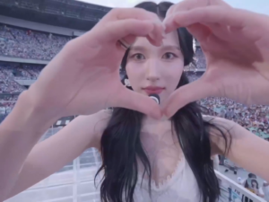 Heart and kiss from Mina during "Fanfare"